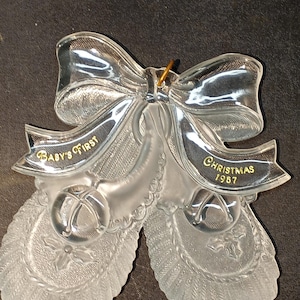 Ricordo vintage Hallmark del 1987, primo ornamento natalizio per neonati, stivaletti e scarpe in acrilico