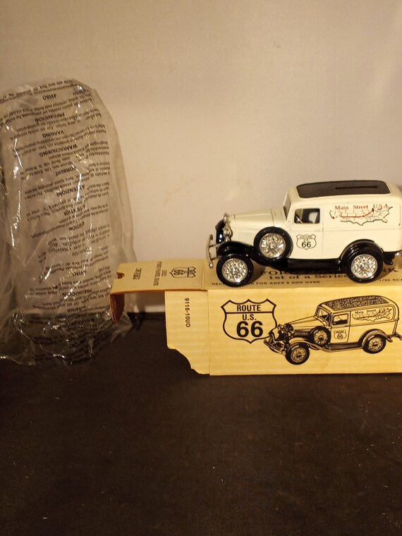 Vintage 1991 Route 66 Main Street USA 1932 FORD Panel Truck Bank