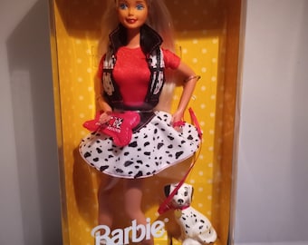 Mattel Disney: 101 Dalmatians - Cruella de Vil Doll Power In Pinstripes ( 16295