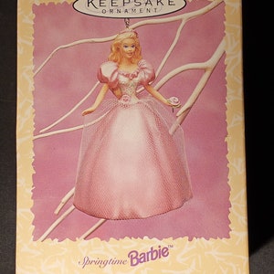 Ornamento de lembrança vintage 1996 Hallmark Primavera Barbie NIB NRFB