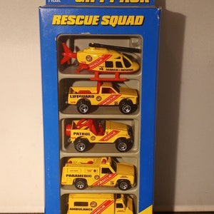 Vintage 1996 Hot Wheels &quot;Rescue Squad &quot; 5 Car Gift Pack #17489 NIB NRFB