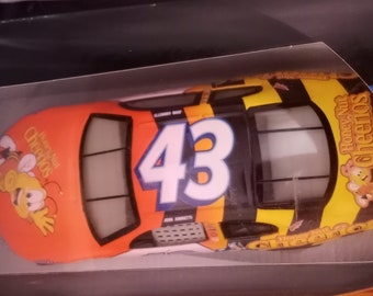 Vintage 2002 Hot Wheels NASCAR Diecast: Honey Nut Cheerios #43