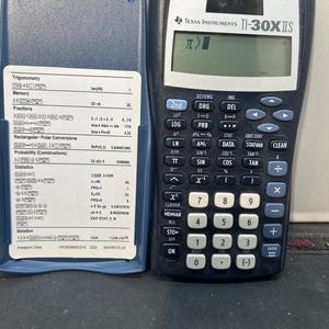 Texas Instruments TI-30X IIS Wissenschaftlicher Taschenrechner Solar mit Abdeckung