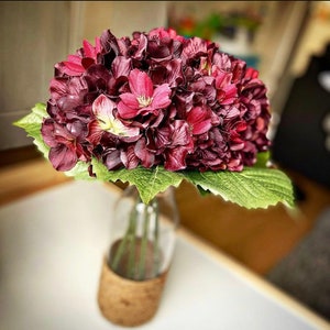 Vintage Künstliche Burgunder Hortensie Boquet in Vase