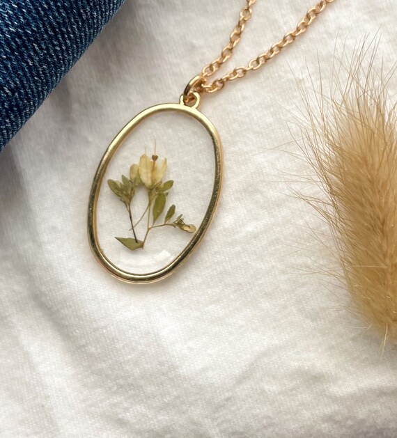 Dried 2024 flower jewellery