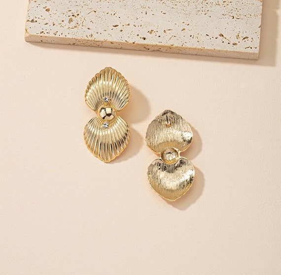 Gold sea shell earring, vintage gold earring - image 6