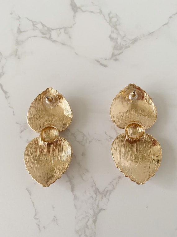 Gold sea shell earring, vintage gold earring - image 4