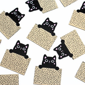 Guckkasten Kitty | Labels For Makers, Einnähen Etiketten, Etiketten für handgemachte Artikel, Produkt Tags Handmade Artikel, gewebte Etiketten, Aufnähen Etiketten