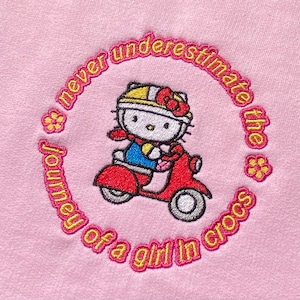 Mädchen in Crocs besticktes Sweatshirt | Dummes Kawaii Kitty Geschenk
