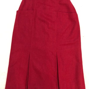 A0139/   Old School 1970s Red  Skirt with Front Pockets & Kick Pleats,  Vintage Sz 7