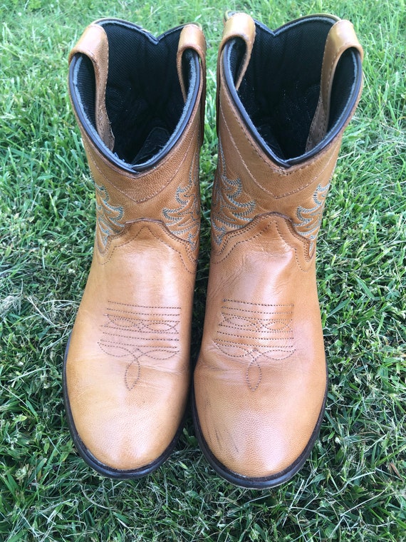 Ladies Leather Western “Dingo” Boots.    SZ 7.5   