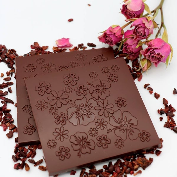 Peony 70% Dark Chocolate. Artisan, handcrafted, small-batch. Organic, vegan 60g(1bar)