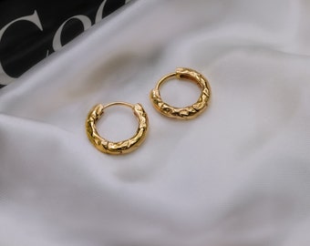 hammered gold hoops, small gold hoop earring, chunky gold hoops, 14k huggie earring, hammered earrings, everyday hoop earring