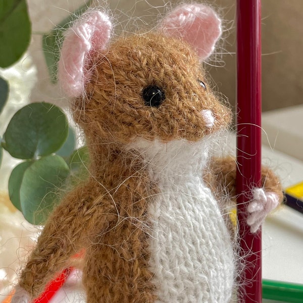 hand knit mouse