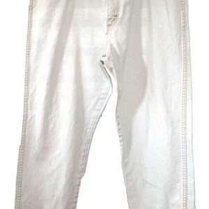 Pantalones vaqueros Wrangler 13MWZTN para hombre, talla 36x30, color beige tostado, corte vaquero, estilo western desgastado. imagen 2