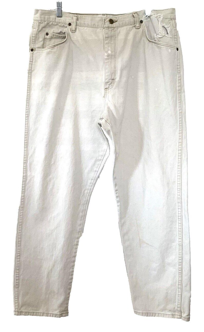 Pantalones vaqueros Wrangler 13MWZTN para hombre, talla 36x30, color beige tostado, corte vaquero, estilo western desgastado. imagen 2