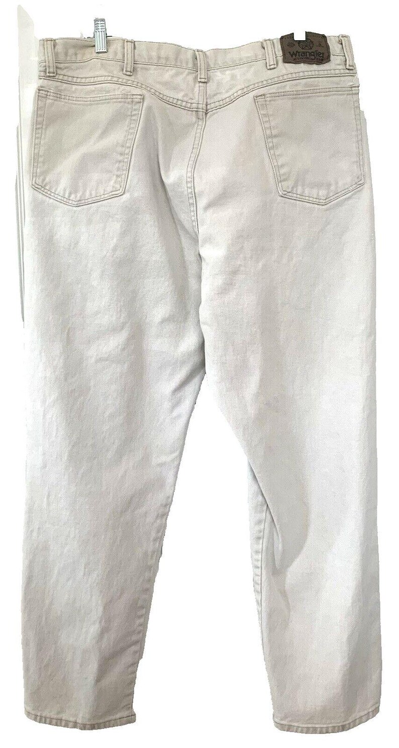 Pantalones vaqueros Wrangler 13MWZTN para hombre, talla 36x30, color beige tostado, corte vaquero, estilo western desgastado. imagen 3