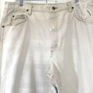 Pantalones vaqueros Wrangler 13MWZTN para hombre, talla 36x30, color beige tostado, corte vaquero, estilo western desgastado. imagen 10