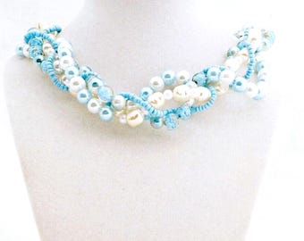 Espectacular collar ajustable hecho a mano con diseño retorcido para disimular una cicatriz en el cuello.