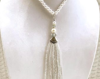 Elegante collar ajustable con borla de perlas. Cubre cicatrices en el pecho, hecho a mano, pieza única.
