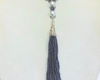 Collar con borla de perlas y sodalita hecho a mano: Joyería para cubrir cicatrices