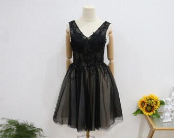Black Lace Homecoming Dress, Mini Short Prom Dress, Girl Beaded Birthday Party Gown, Sleeveless Graduation Dress, Short V Neck Bridal Dress