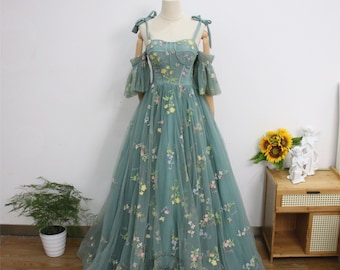Floral Lace Prom Ball Gown, Green Tulle Graduation Gown, Detachable Sleeve Quinceañera Gown, Forest Bridal Wedding Dress, Corset Party Dress