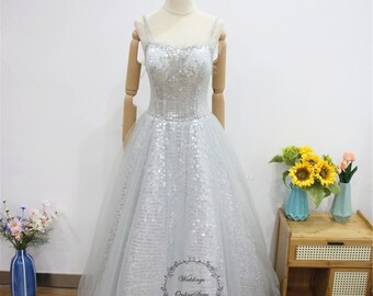 Silbergraues Tüll Ballkleid, Pailletten Abschlusskleid, Ärmelloses Quinceañera Kleid, Spaghetti Träger Abendkleid, Langes Prinzessin Ballkleid