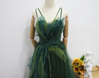 Abito da ballo in tulle verde arruffato, abito da festa con scollo a V con doppie spalline a spaghetti, abito da sera con perline, abito di laurea fatato, abito formale