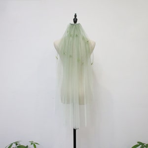 Fairy Gradient Green Tulle Wedding Veil,  Flower Bridal Veil, Short Elbow Forest Wedding Veil, Green Bachelorette Party Veil, Bridal Veil