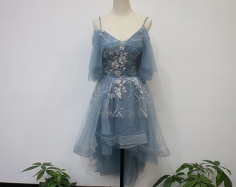 Korte blauwe galajurk, feestjurk met onregelmatige rok, off-shoulder afstudeerjurk, avondjurk met spaghettibandjes, bloemen bruidsmeisjesjurk