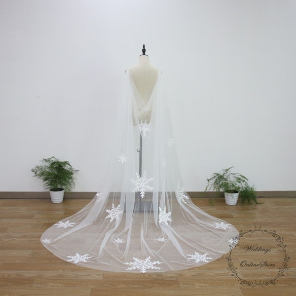 Winter Wedding Cape, Snowflake Applique Cape Veil, Princess Shoulder Cape, Lace Cathedral Veil, Elegant Ivory Veil, Chapel Veil, Custom Veil