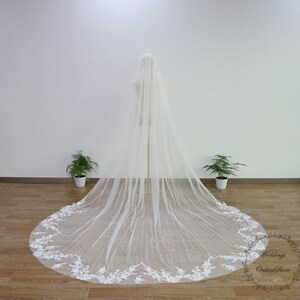 Elegant Lace Veil, Bridal Floral Veil, Soft Tulle Veil, 3D Flower Veil, Long Cathedral Veil, Ivory Wedding Veil, Single Tier Veil with Comb
