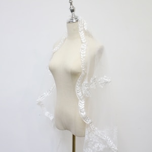 Lace Mantilla Wedding Veil, Floral Lace Bridal Veil with Comb, Leaf Lace Veil, Ivory Wedding Veil, Vintage Chapel Veil, Romantic Lace Veil