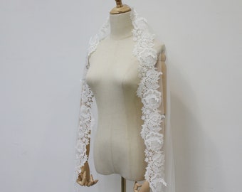 Mantilla Lace Wedding Veil, Lace Edge Bridal Veil, Vintage Floral Chapel Veil, Flower Veil, Ivory Lace Wedding Veil, 1 Tier Veil with Comb