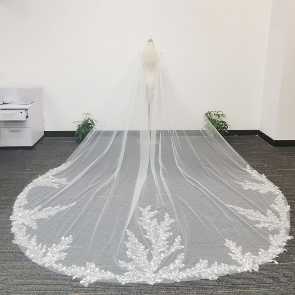 Beaded Leaf Applique Cape Veil, V Back Shoulder Cape Veil, Elegant Ivory Cathedral Veil, Boho Lace Wedding Capelet, Luxury Leaf Wedding Veil