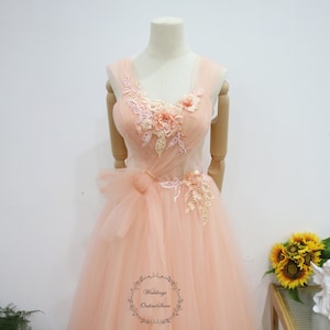 Blass oranges Ballkleid, Ärmelloses Partykleid, 3D Spitzenblume Brautkleid, Langes Tüll Abendkleid, Fairy Abschlusskleid