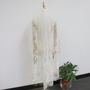 Hochzeitsschleier aus floraler Spitze mit Pailletten, Brautschleier mit Spitzenkante, kurzer Schleier, Brautschleier aus Spitze, Elfenbein-Tüll-Fingerspitzenschleier, 1-stufiger Schleier mit Kamm