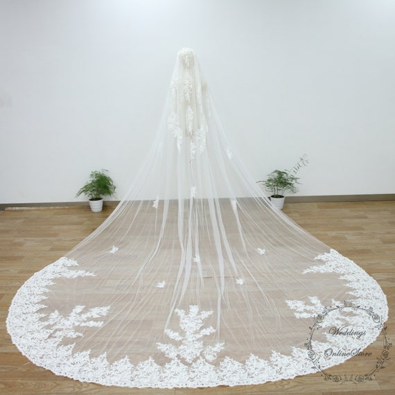 Elegant Lace Chapel Wedding Veil with Scalloped Edge - White Scalloped Lace Royal Cathedral Wedding Veil 4685V main image 3