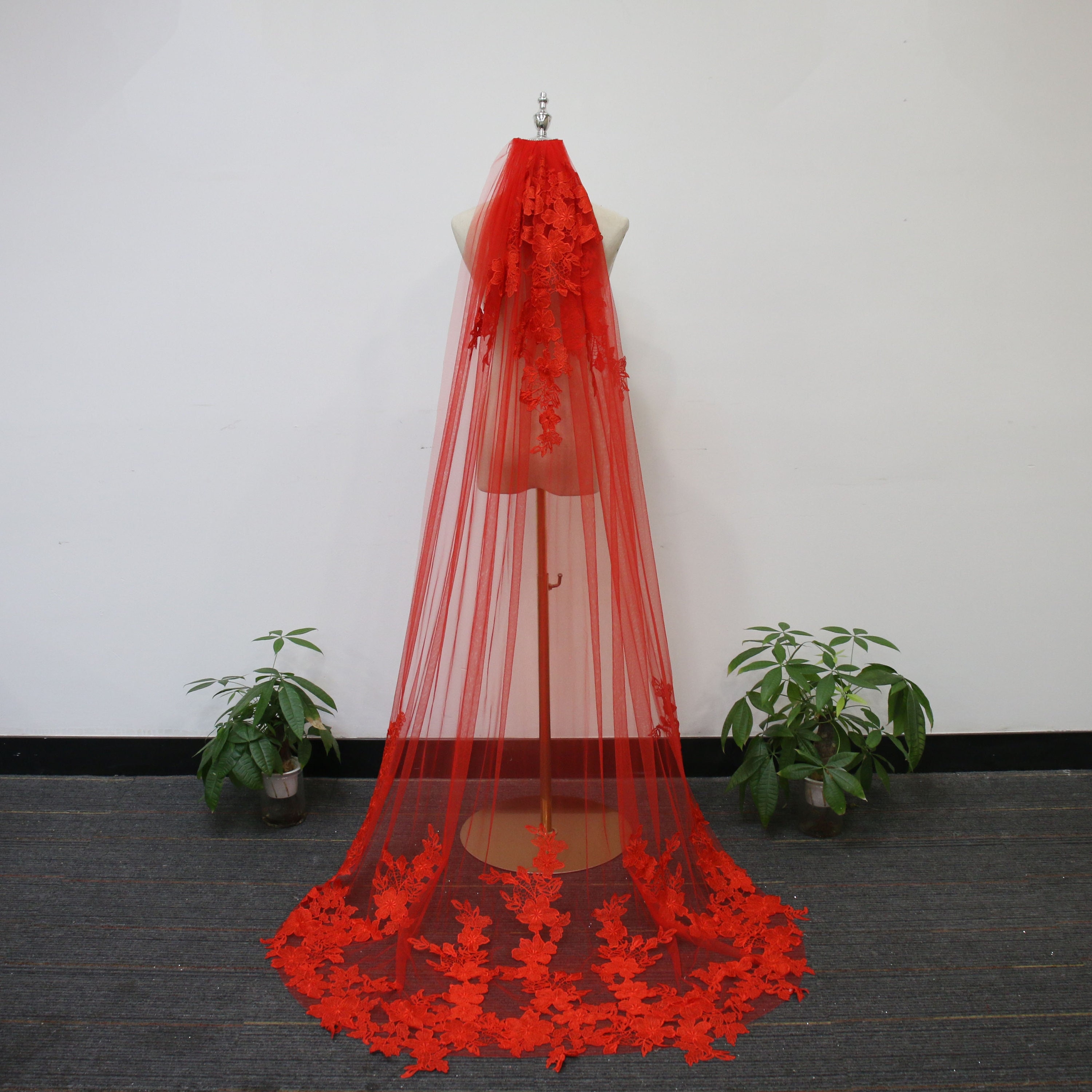 Brautschleier Kathedrale 300cm | Rot Mit Blumen Pailletten