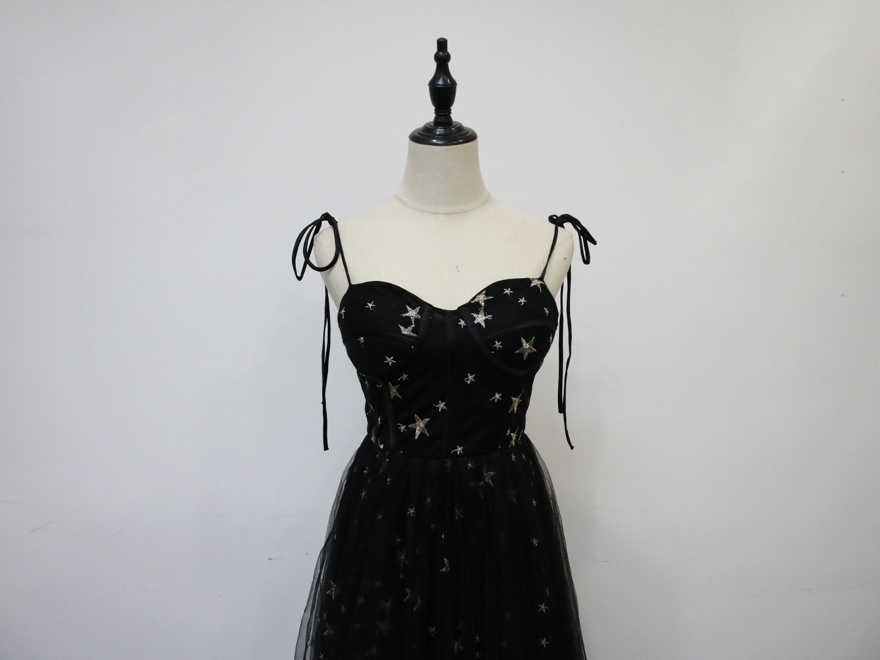 black dress with criss cross back Glitter And Sequin Tulle Maxi Size:2-3 Year Dress upload-20241021 What Bra to Wear