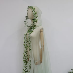 Green Tulle Hooded Cape with Green Leaf Lace, Bridal Forest Wedding Cape, Lace Edge Wedding Cape, Bridal Lace Cloak, Festival Party Veil