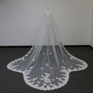 Floral Lace Cathedral Veil, Boho Wedding Veil, Ivory Chapel Veil, Vintage Eyelash Lace Veil, Elegant Bridal Veil, 1 Tier Veil with Comb