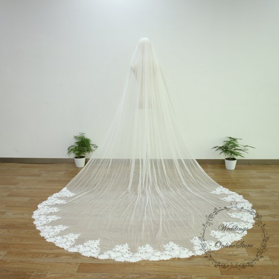Elegant Tulle Wedding Veil With Lace & Comb Elegant Tulle Wedding Veil With Lace & Comb