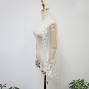 Forest Floral Lace Wedding Veil, Short Fingertip Wedding Veil, Lace Elbow Veil, Boho Bridal Veil, Elegant Veil, One Tier Veil with Comb