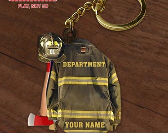 Könnte beinhalten: Ein goldener Schlüsselanhänger mit einem Feuerwehr-Anhänger. Der Anhänger zeigt eine Feuerwehrjacke mit gelben Streifen, einen Feuerwehrhelm und eine Axt. Der Text "DEPARTMENT" und "YOUR NAME" ist auf dem Anhänger aufgedruckt.