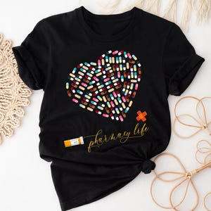 Camiseta de farmacéutico con corazón de vida de farmacia, camiseta de feliz día de San Valentín para farmacéutico, camiseta de estudiante de farmacia, camiseta divertida de farmacéutico