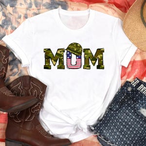 Stolze Militärmutter Shirt, Armee Mutter Shirt, Grundschulabschluss Geschenk, Militär Unterstützung T-Shirt, Boot Camp Shirts, Militär Mutter T-Shirt