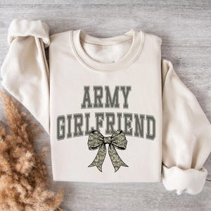 Magliette "Fiera fidanzata dell'esercito", felpe "Fiera fidanzata dell'esercito", maglietta "Fiera fidanzata dell'esercito degli Stati Uniti", regalo "Fiera fidanzata dell'esercito degli Stati Uniti", magliette dell'esercito