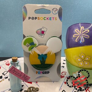 Tea Party Trickster | Nyckfull Wonderland-kollektion Telefongrepp | Handgjort hartstelefongrepp | Nummerbricka